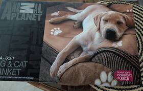Animal Planet 694202210512 Ultra Soft Fleece Dog And Cat Blanket 63 Inch X 59 Light Brown