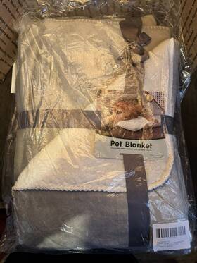 Furhaven 842229116786 Extra Large Self-warming Pet Blanket. New Sealed
