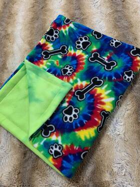 103xl Handmade New X Large 47 Inch 58 Dog Tie Die Paw Print With Green Fleece Blanket