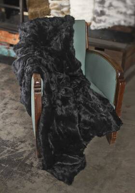 Homeroots Home Decor 512839594262 Black Knitted Rabbit Solid Color Plush Reversable Throw