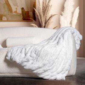 Lcfrftb-wht-004 Luxury Concepts Soft Faux Rabbit Fur Throw Blanket - 50 Inch X 60 Elegant Ruche