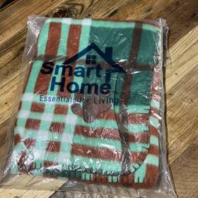 116204 Smart Home Essentials For Living Pet Blanket Embroidered Paw Print Fleece Set/2