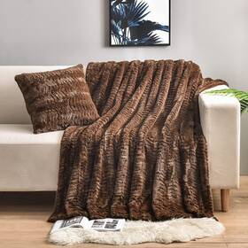 Yusoki 754422594202 Luxury Faux Fur Throw Blanket Without Pillows 2 Layers 3lb All Ages H