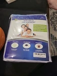 Four Season Premium Bed Bug Waterproof Hyperallergenic Mattress Protector King. Fixed Price $31.50.