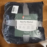 Toonow Extra Soft Fuzzy Faux Fur Blanket Twin Xl Size 71 X90", Reversible Light. Fixed Price $44.95.