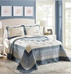 Modern Heirloom Charlotte Bedspread Full Size. Fixed Price $35.00.